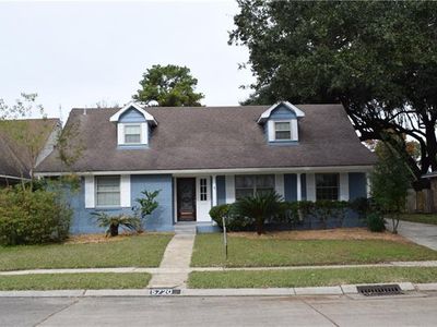 5720 Pembrook Dr, New Orleans, LA, 70131