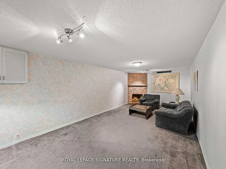 22 Madsen Cres — Photo 40