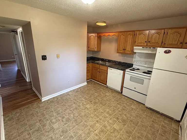 411 E Moore St — Photo 9