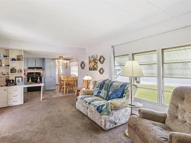 77 Wildwood Ln — Photo 4