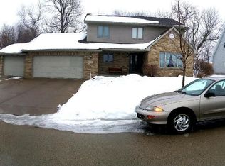 2474 Wintergreen Dr, Dubuque, IA 52002