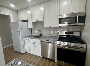 1653 Cass Lake Rd UNIT D, Keego Harbor, MI 48320