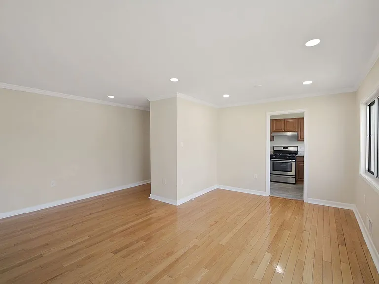10619 Weymouth St #201 — Photo 10