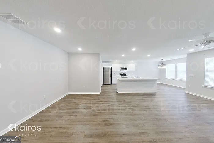 11 Camper Cir — Photo 3