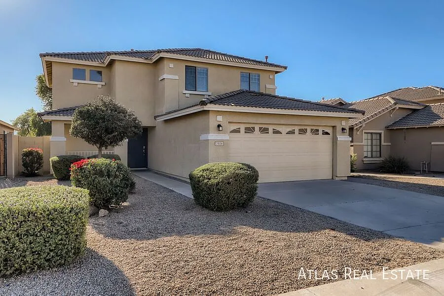 4 Bedroom 2.5 Bathroom Home in Laveen — Photo 1