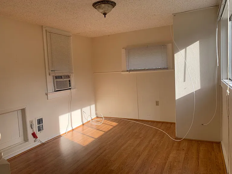 1420 New York Ave — Photo 12