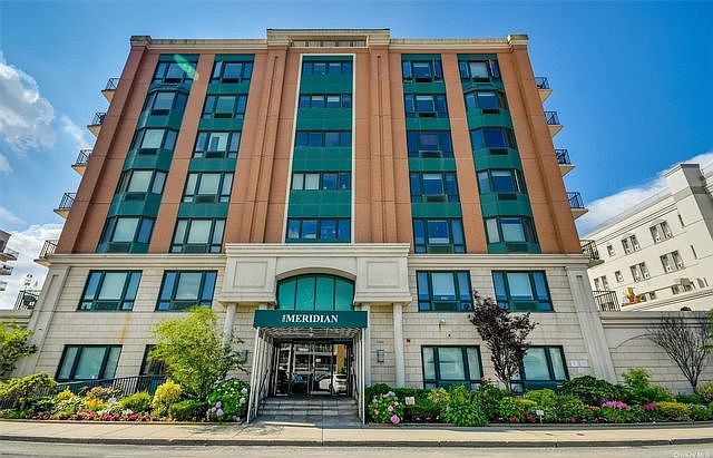 1st image of 260 W Broadway APT 3F