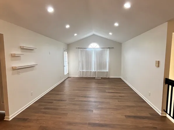 56040 Chesapeake Cir, Shelby Township, MI 48316