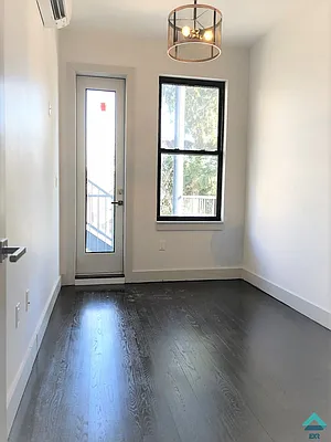 Rented by EXR | media 37