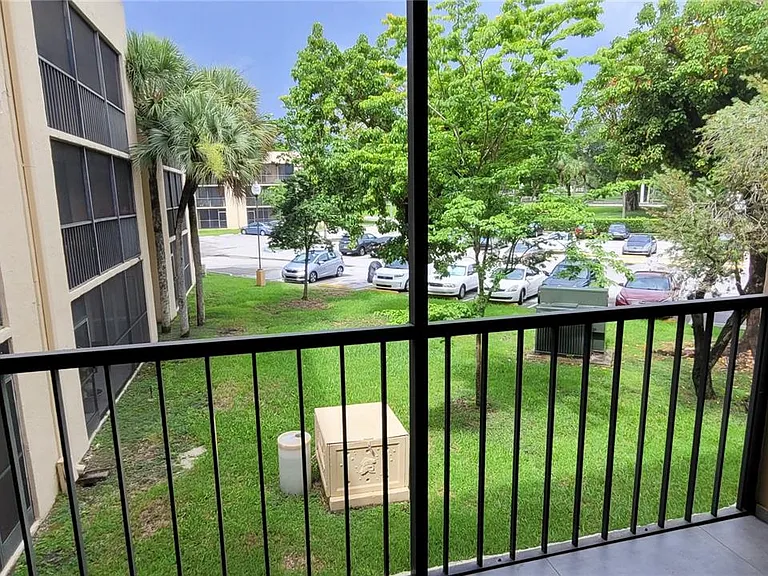 8005 SW 107th Ave #222 — Photo 1