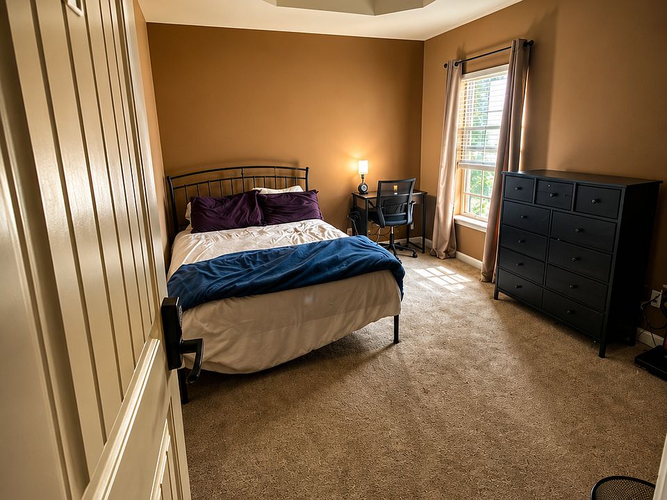1st image of 1592 Pressley Ln #4