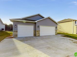 7811 Renatta Dr, Lincoln, NE 68516