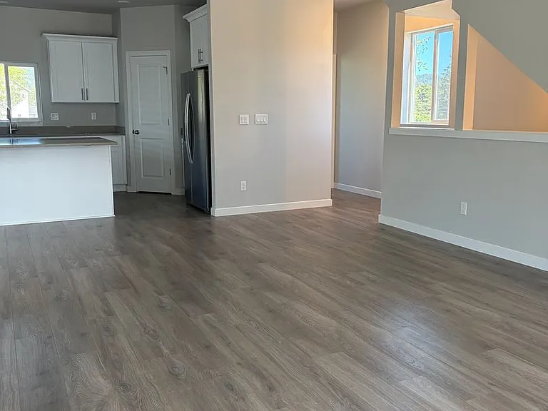 1390 N Steiwer Ln — Photo 10