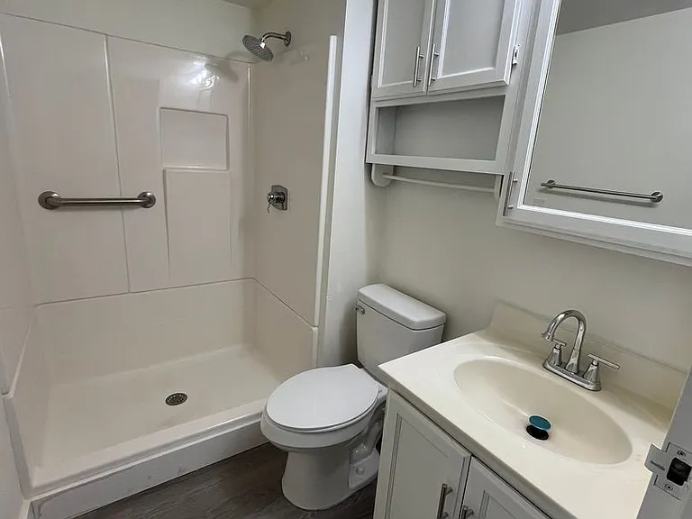 Sycamore Place Apartments — Photo 52