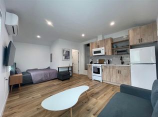 19221 Kittridge St, Reseda, CA 91335