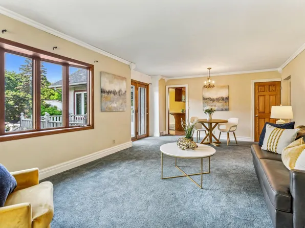 4035 Regent Ave N, Robbinsdale, MN 55422