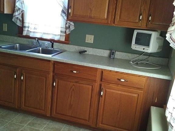 702Chestnut.kitchen2