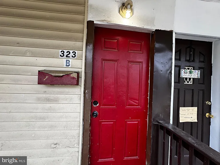 323 Vine St E #B — Photo 1