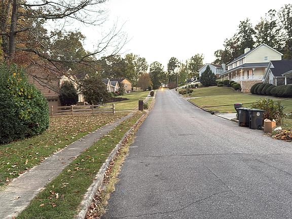 4th image of 1713 Winewood Rd