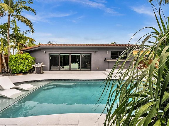 4th image of 1740 Poinsettia Dr