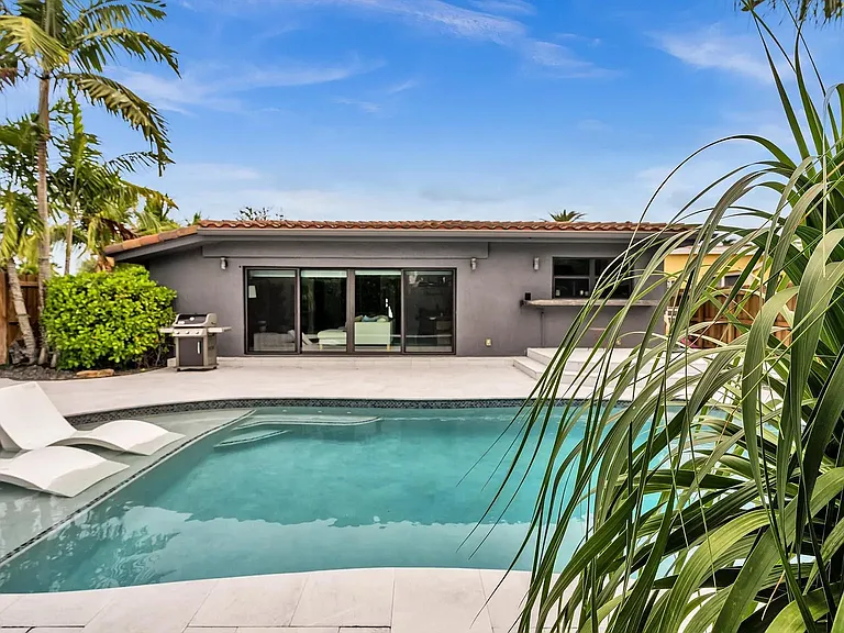 1740 Poinsettia Dr — Photo 4