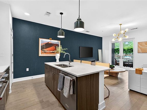 4th image of 775 Juniper St NE #220