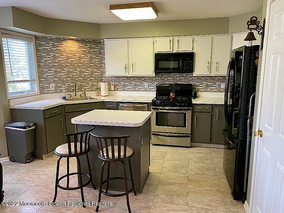 3rd image of 212 Azalea Ct #21K2