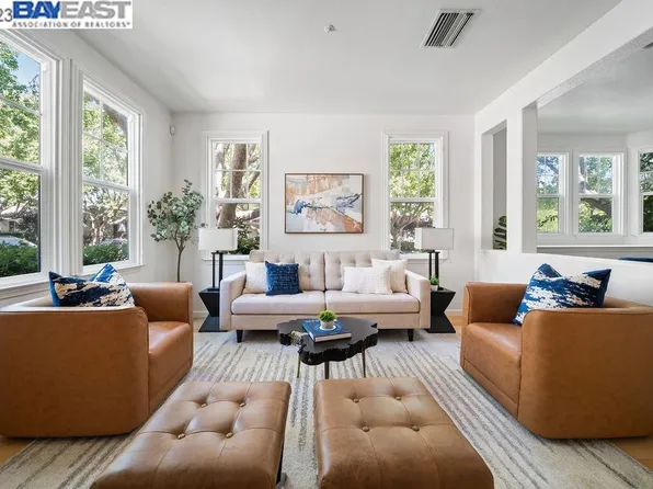 515 Entrada Dr, Novato, CA 94949