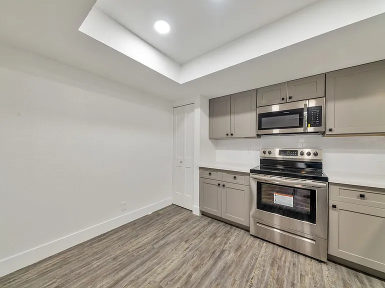 1001 W Flint St — Photo 28