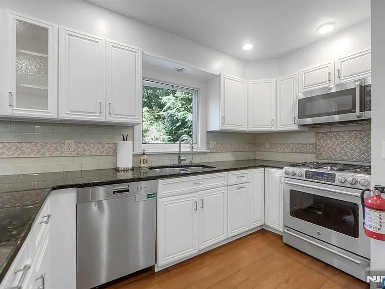 5 Monroe Dr — Photo 13