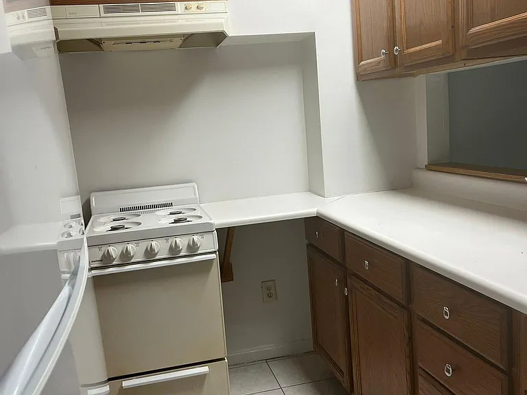 922 N Calvert St #BASEMENT — Photo 10