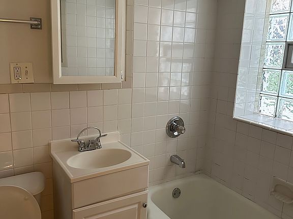 3rd image of 216 Lathrop Ave Unit G
