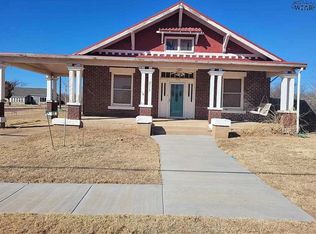 211 S Main St, Electra, TX 76360