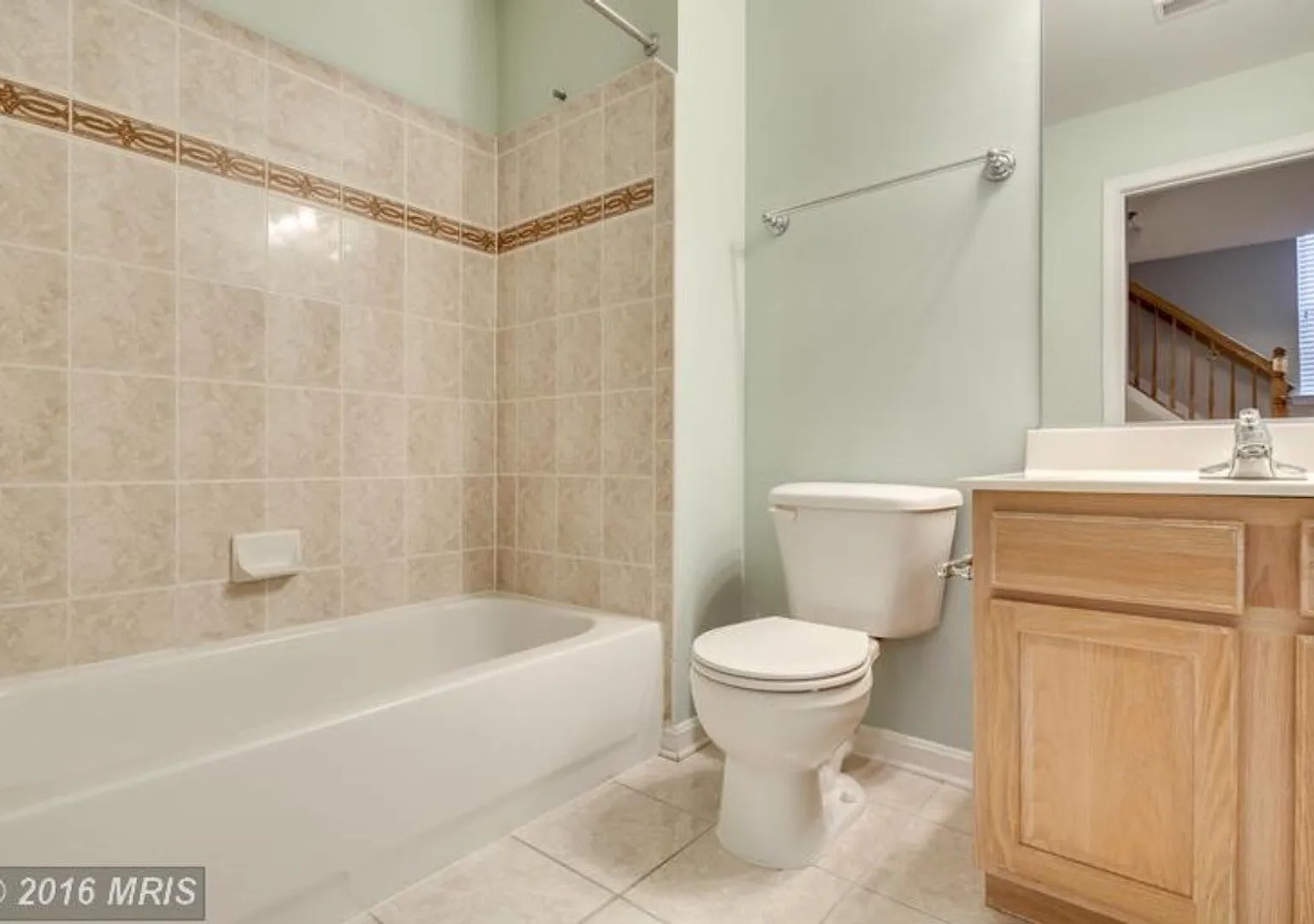 3 Bed 3.5 Canton Rowhome With Two Car Garage! — Photo 2