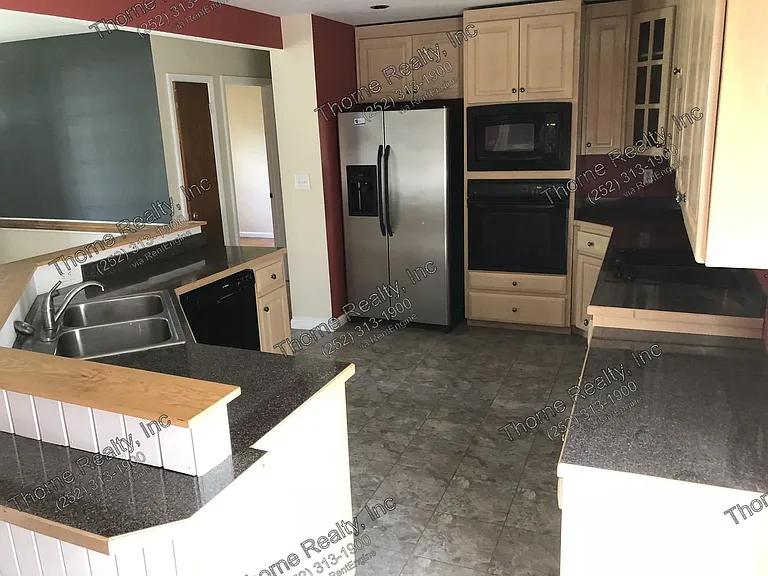 1711 Woodlawn Dr — Photo 5