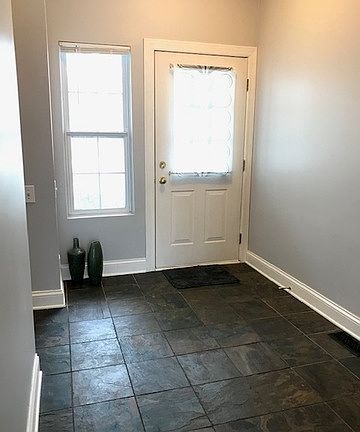 4th image of 27 E Oakton Dr