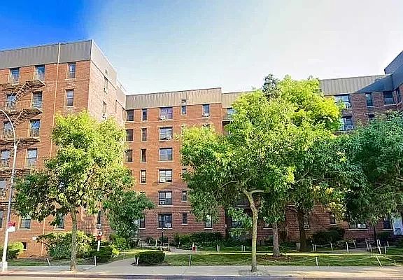 3rd image of 112-30 Northern Blvd APT 2E