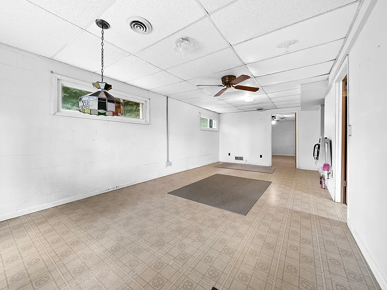 162 Osborne St — Photo 16