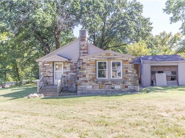 4415 August Ln, Kansas City, KS 66106