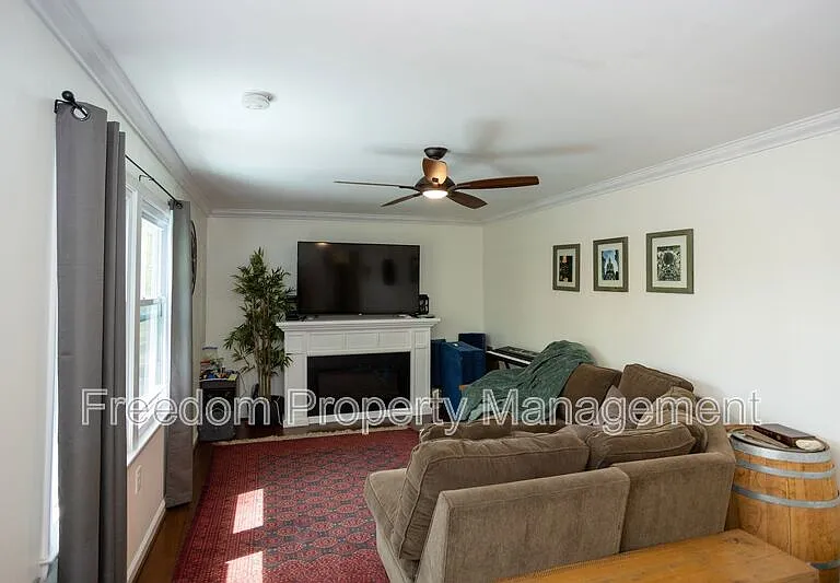 6197 Edwards Dr — Photo 4