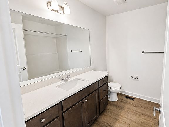 5th image of 1063 Balsam Ln