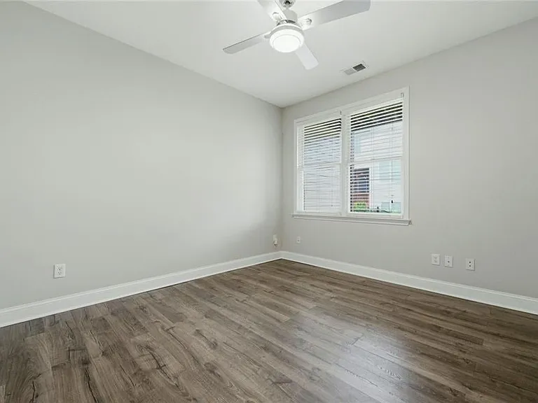 319 Creekbank Way SE — Photo 32