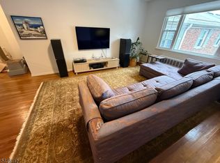 2 Wedgewood Dr APT 4, Verona, NJ 07044