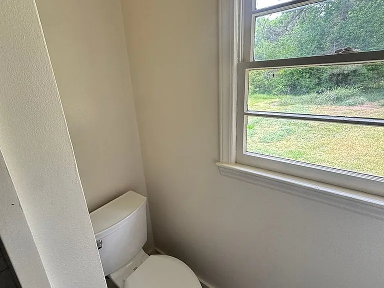 1223 Masonic Dr — Photo 18