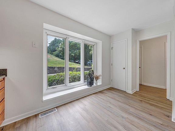 2nd image of 3514 Stonehenge Sq