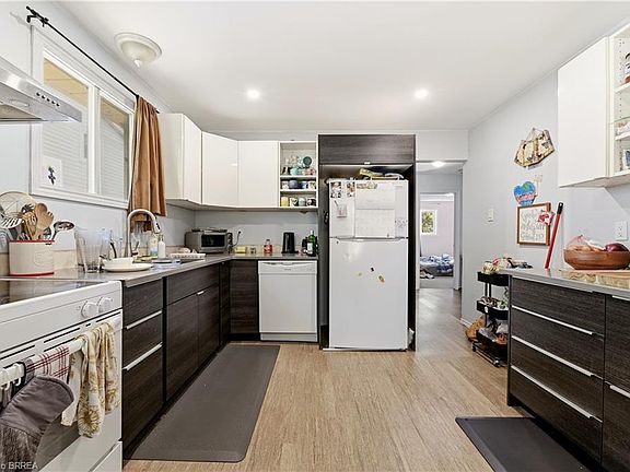 5th image of 82 Beaver Cres