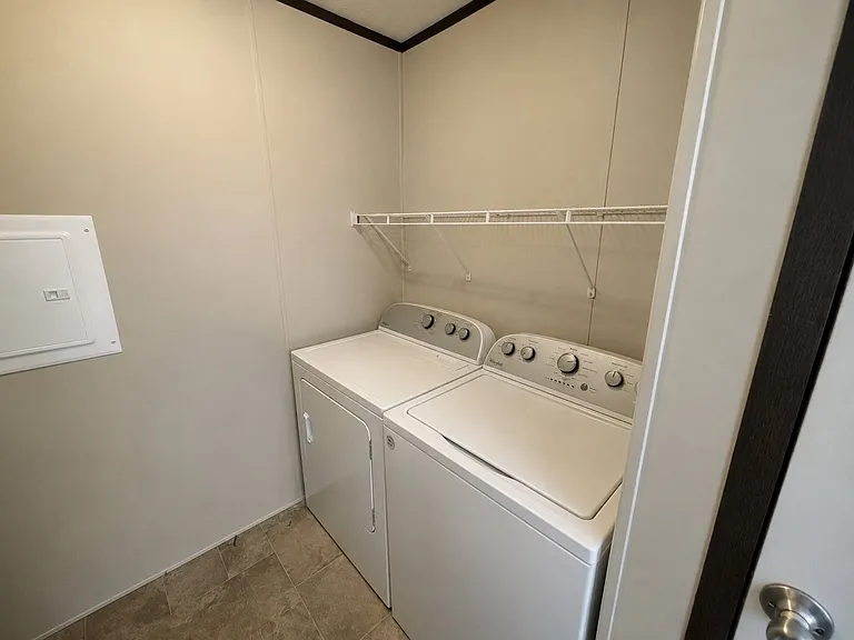 184 Lakeshore Cir #184 — Photo 4