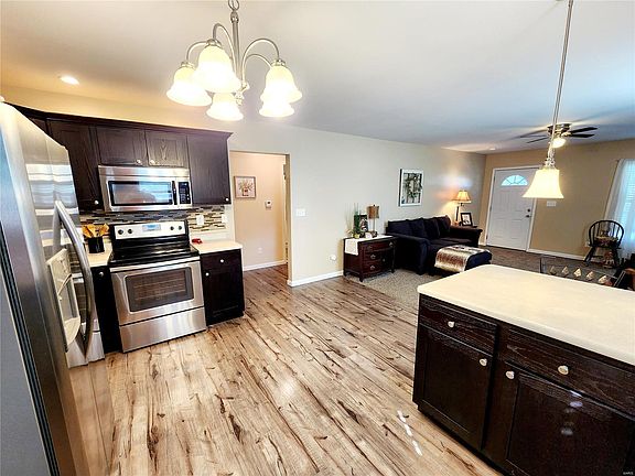 4th image of 304 Snedeker St