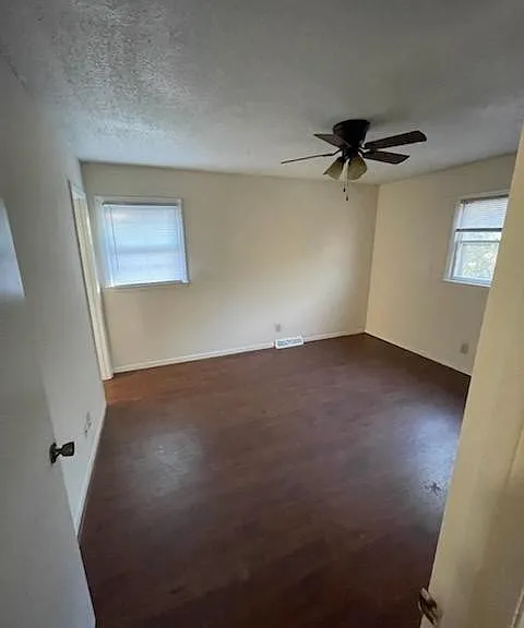 218 Walter St — Photo 4