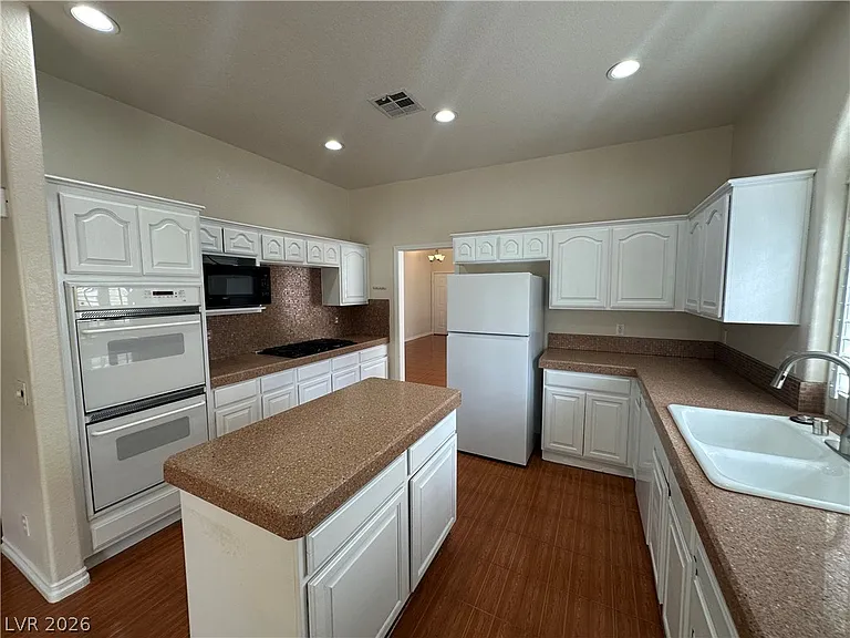 2109 Cedar Hills St — Photo 9